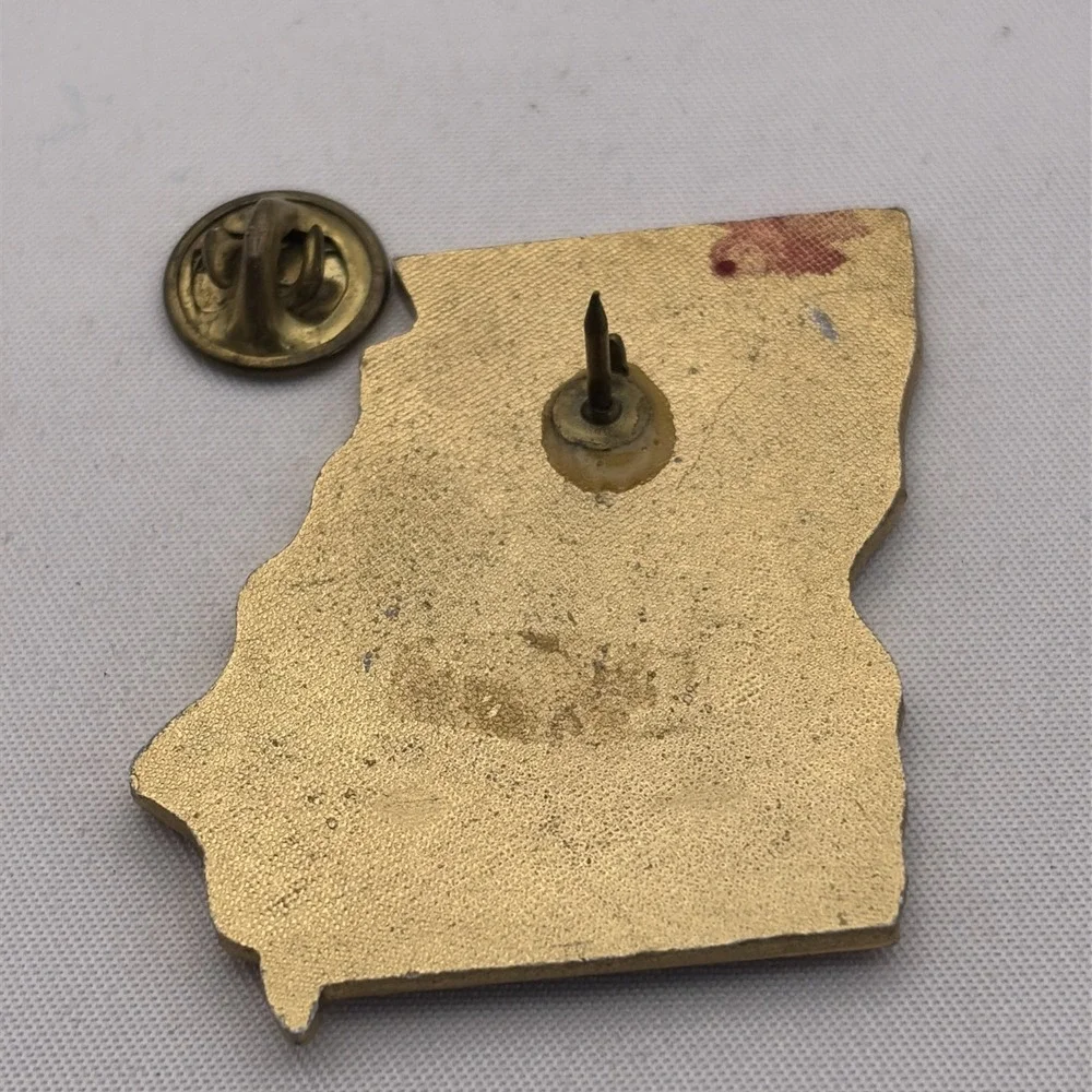 1980 Lions International Georgia Club State Outline Peanut Lapel Hat Pin